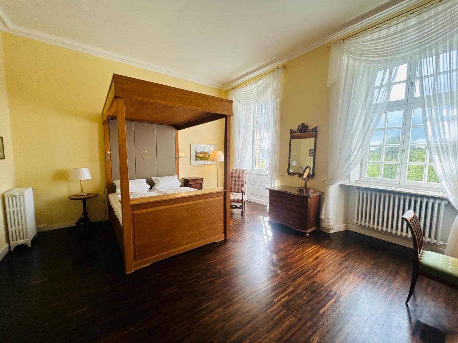 Hotel Schloss Hoehnscheid Bad Arolsen Bagian luar foto