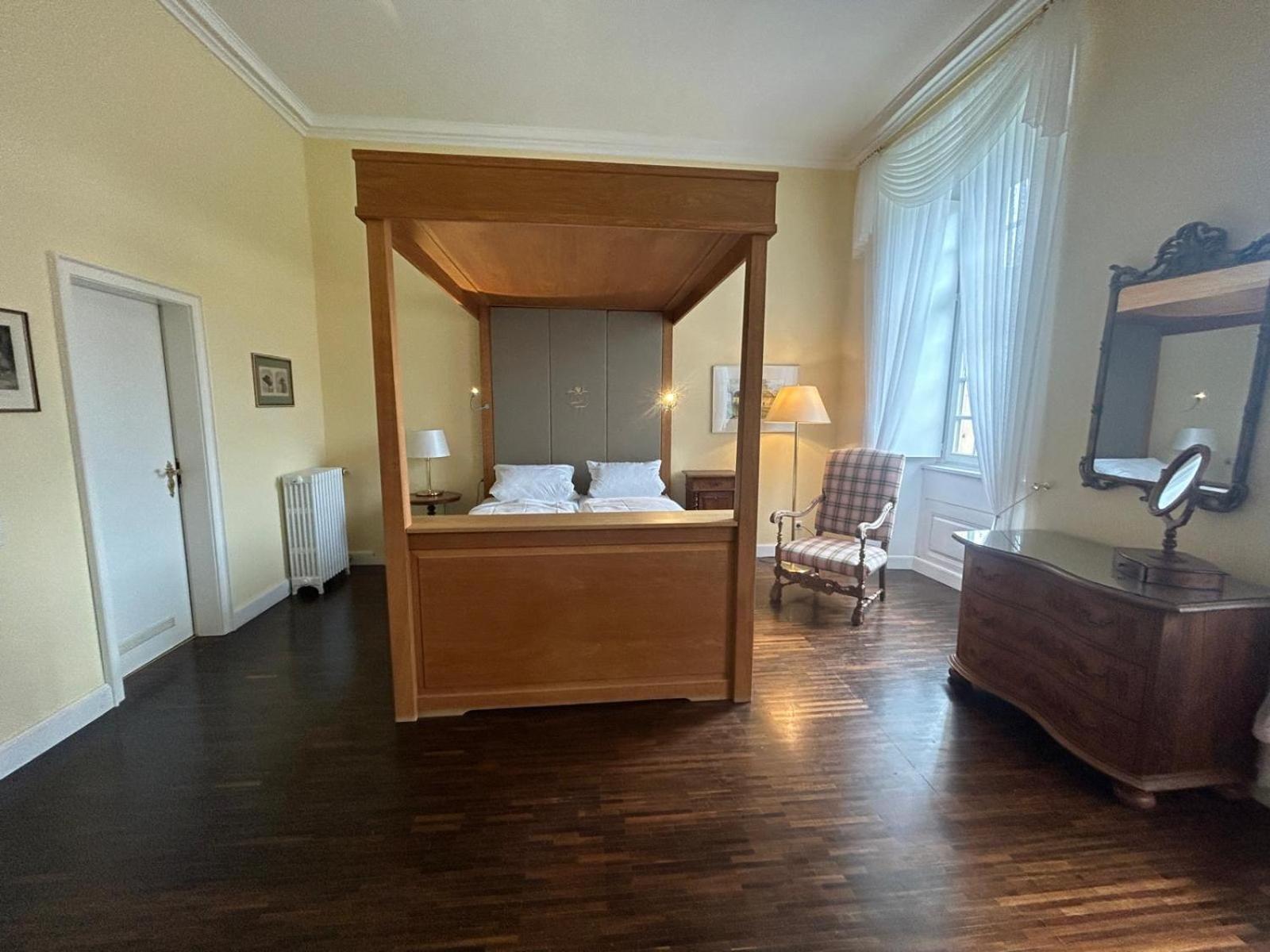 Hotel Schloss Hoehnscheid Bad Arolsen Bagian luar foto